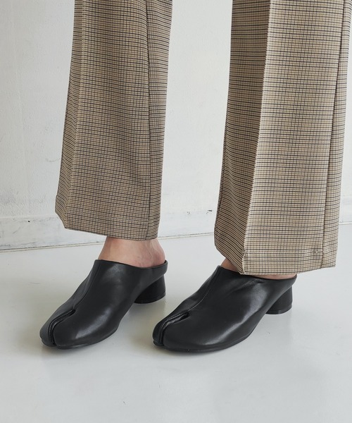 VACANCY（ヴァカンシー）の「足袋ミュールサンダル（サンダル・レディース・ホワイト/ブラック/シルバー・SMALL/MEDIUM/LARGE）」の11枚目の写真