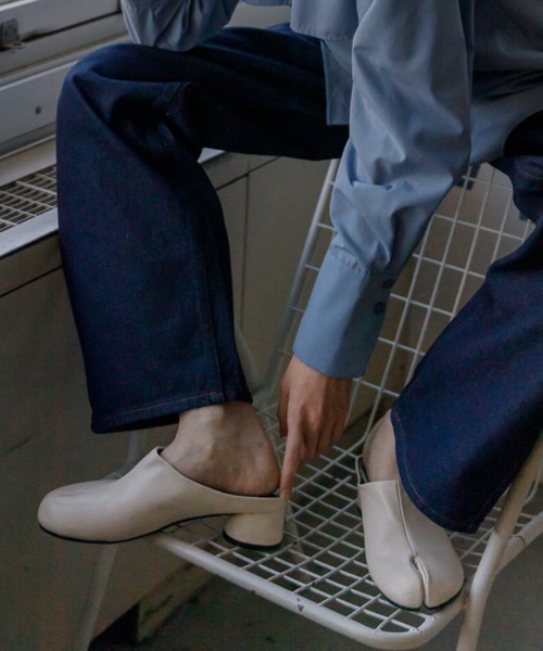 VACANCY（ヴァカンシー）の「足袋ミュールサンダル（サンダル・レディース・ホワイト/ブラック/シルバー・SMALL/MEDIUM/LARGE）」の19枚目の写真