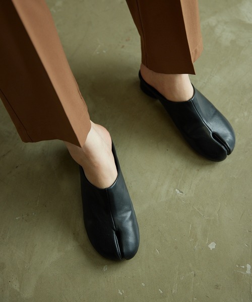 VACANCY（ヴァカンシー）の「足袋ミュールサンダル（サンダル・レディース・ホワイト/ブラック/シルバー・SMALL/MEDIUM/LARGE）」の17枚目の写真