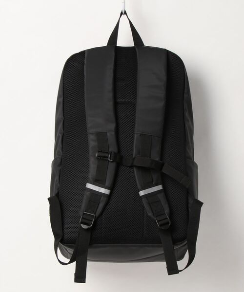 OUTDOOR PRODUCTS(アウトドアプロダクツ)の「ツインファスナーデイパック/バックパック 約30L PC収納可能 2分割オープンポケット付属 ビッグロゴ(バックパック/リュック・メンズ・ホワイト/ブラック/レッド/サックスブルー・FREE)」の5枚目の写真