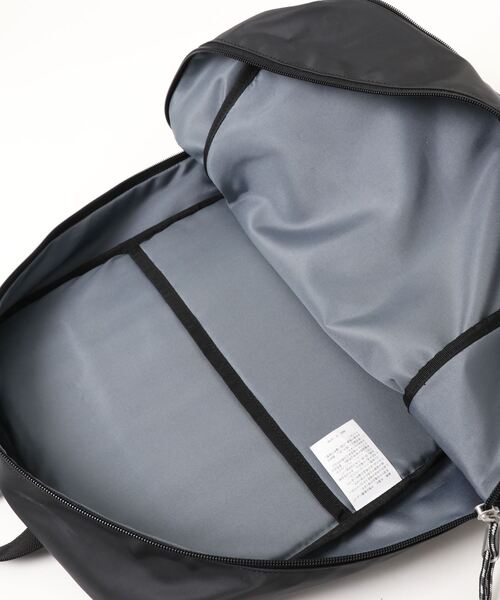 OUTDOOR PRODUCTS(アウトドアプロダクツ)の「ツインファスナーデイパック/バックパック 約30L PC収納可能 2分割オープンポケット付属 ビッグロゴ(バックパック/リュック・メンズ・ホワイト/ブラック/レッド/サックスブルー・FREE)」の7枚目の写真