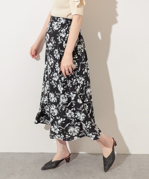 natural couture(ナチュラルクチュール)の「単色花柄スカート(スカート・レディース・アイボリー/イエロー/ブラック・FREE)」の4枚目の写真