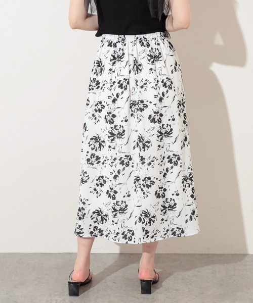 natural couture(ナチュラルクチュール)の「単色花柄スカート(スカート・レディース・アイボリー/イエロー/ブラック・FREE)」の5枚目の写真