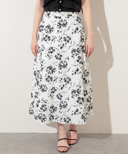 natural couture(ナチュラルクチュール)の「単色花柄スカート(スカート・レディース・アイボリー/イエロー/ブラック・FREE)」の7枚目の写真