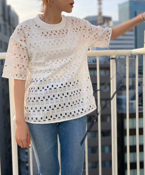 NOLLEY’S(ノーリーズ)の「【WEB限定】刺繍レーストップス(Tシャツ/カットソー・レディース・チャコールグレー/オフホワイト/オレンジ・38)」の2枚目の写真