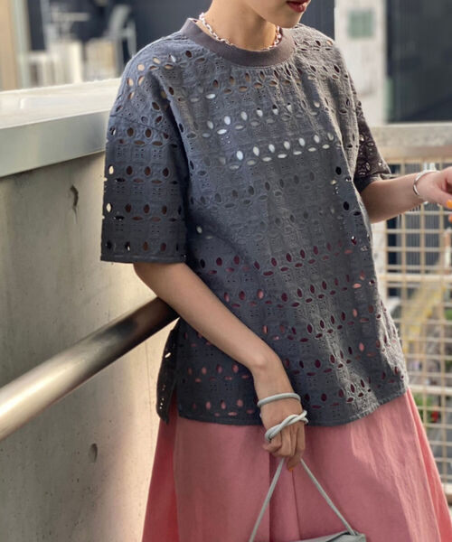 NOLLEY’S(ノーリーズ)の「【WEB限定】刺繍レーストップス(Tシャツ/カットソー・レディース・チャコールグレー/オフホワイト/オレンジ・38)」の3枚目の写真