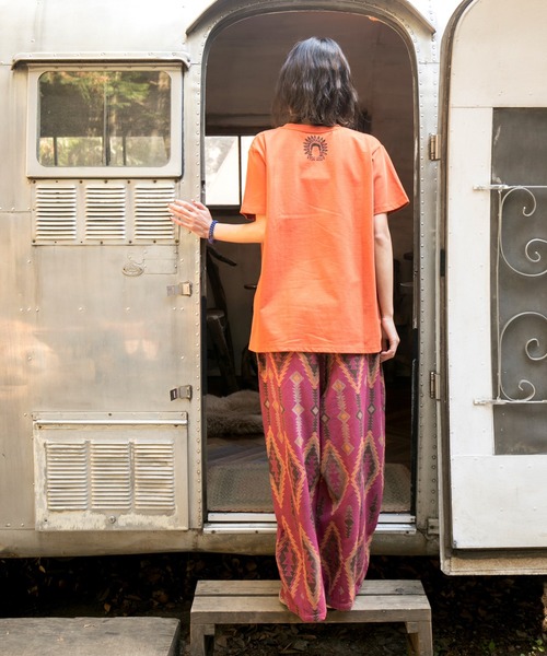 チャイハネ（チャイハネ）の「【チャイハネ】洋輔×Amina キャンプTシャツ（Tシャツ/カットソー・メンズ・ホワイト/ブラック/オレンジ・M/L）」の16枚目の写真