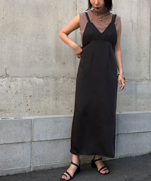 &g'aime（アンジェム）の「【&g’aime】マットサテンキャミワンピース（ワンピース・レディース・ブラック/カーキ/グレイッシュベージュ・FREE）」の4枚目の写真
