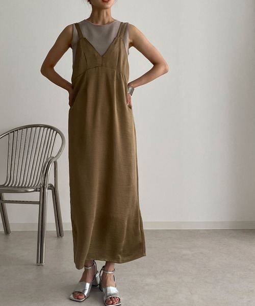 &g'aime（アンジェム）の「【&g’aime】マットサテンキャミワンピース（ワンピース・レディース・ブラック/カーキ/グレイッシュベージュ・FREE）」の6枚目の写真