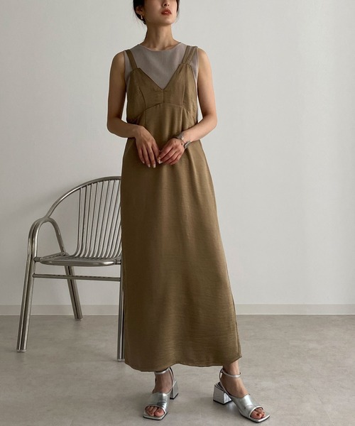 &g'aime（アンジェム）の「【&g’aime】マットサテンキャミワンピース（ワンピース・レディース・ブラック/カーキ/グレイッシュベージュ・FREE）」の18枚目の写真