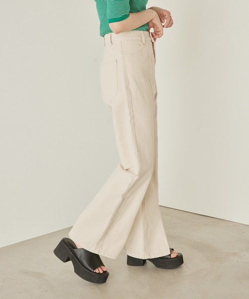 mikke(ミッケ)の「カツラギデニム フロントスリット フレアパンツ(デニムパンツ・レディース・チャコールグレー/ライトブルー/ネイビー/カーキ/ブルー/キナリ・S/M/L)」の11枚目の写真