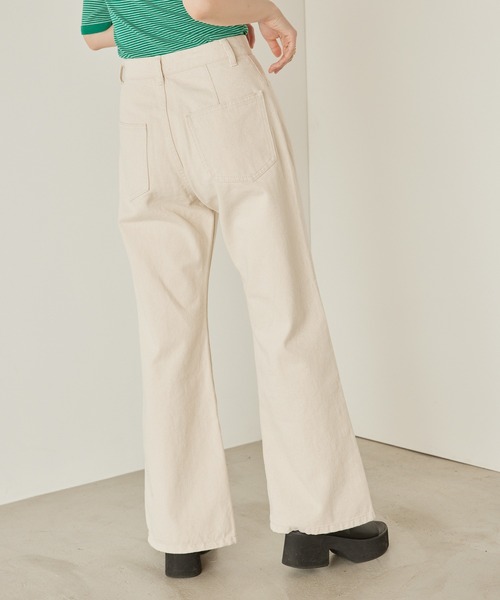 mikke(ミッケ)の「カツラギデニム フロントスリット フレアパンツ(デニムパンツ・レディース・チャコールグレー/ライトブルー/ネイビー/カーキ/ブルー/キナリ・S/M/L)」の12枚目の写真