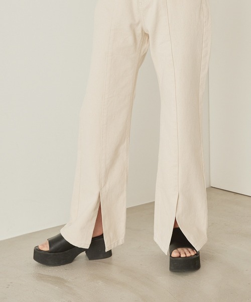 mikke(ミッケ)の「カツラギデニム フロントスリット フレアパンツ(デニムパンツ・レディース・チャコールグレー/ライトブルー/ネイビー/カーキ/ブルー/キナリ・S/M/L)」の18枚目の写真