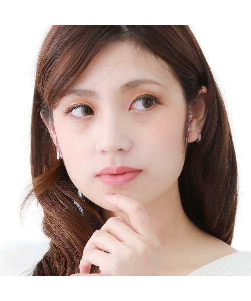 Karlas(カルラス)の「フープピアス レディース 日本製 ニッケルフリー キュービックジルコニア 四角 スクエア(ピアス(両耳用)・レディース・シルバー/ゴールド/ピンクゴールド・フリー)」の9枚目の写真