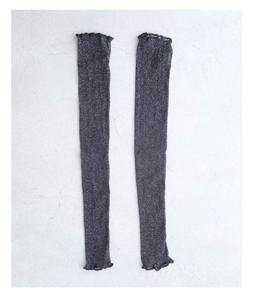 サッと着用するだけ。肌隠しの煌めきアームカバー