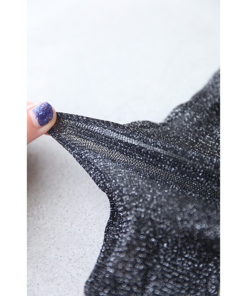 サッと着用するだけ。肌隠しの煌めきアームカバー