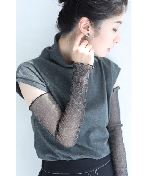 サッと着用するだけ。肌隠しの煌めきアームカバー