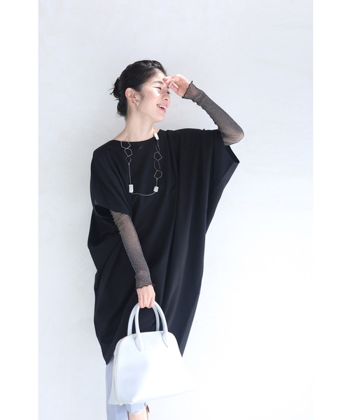 サッと着用するだけ。肌隠しの煌めきアームカバー