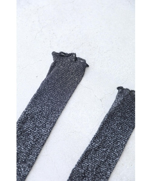 サッと着用するだけ。肌隠しの煌めきアームカバー