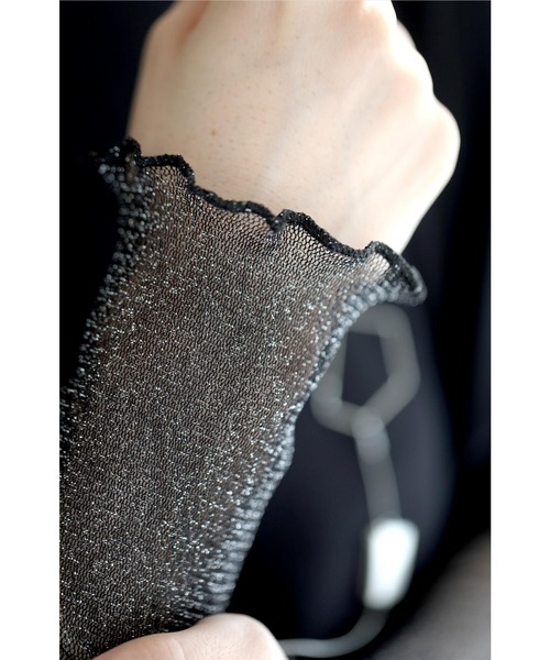 サッと着用するだけ。肌隠しの煌めきアームカバー