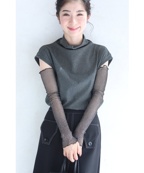 サッと着用するだけ。肌隠しの煌めきアームカバー