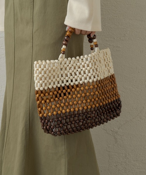 Kastane(カスタネ)の「ウッドビーズスクエアBAG(トートバッグ・レディース・ブラック/ブラウン・FREE)」の2枚目の写真