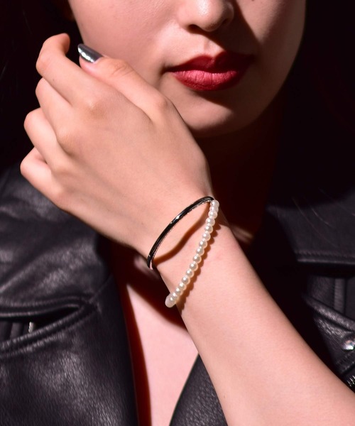 LHME（エルエイチエムイー）の「LHME ハーフパールバングル/サージカルステンレス316L（金属アレルギー対応）（バングル/リストバンド・メンズ・ホワイト・S/M）」の19枚目の写真