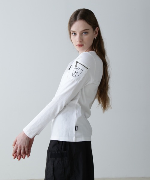 AVIREX(アヴィレックス)の「ファティーグロングスリーブティーシャツ/ L/S FATIGUE T-SHIRT(Tシャツ/カットソー・レディース・ネイビー/ホワイト/Black/ブラック・SMALL/MEDIUM/LARGE)」の16枚目の写真