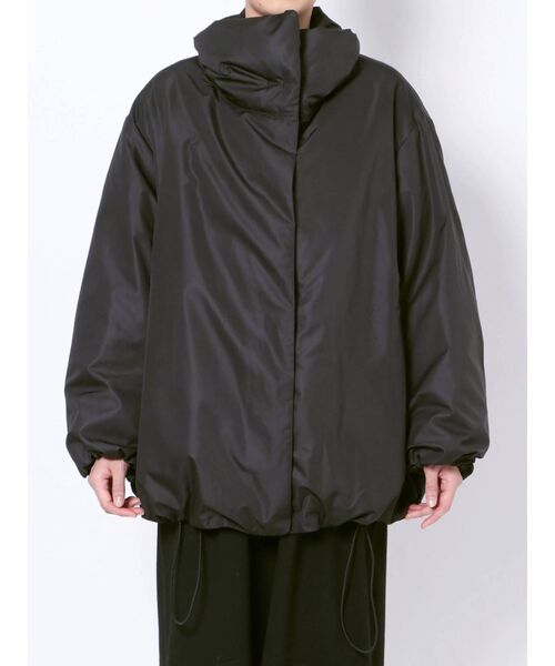 ELENDEEK（エレンディーク）の「ギャザースタンドパディングコート