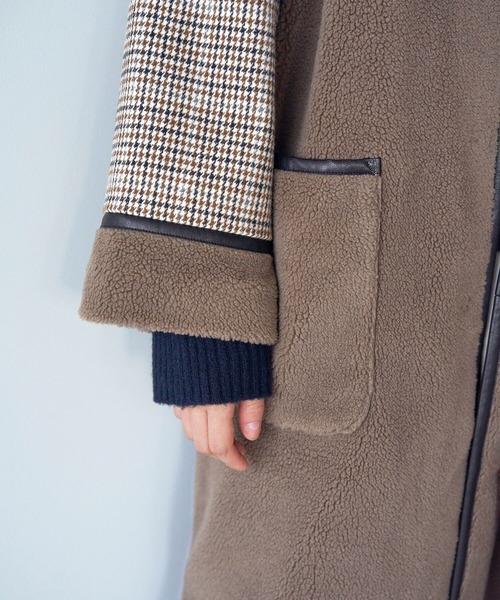 haco!（ハコ）の「パッと着て華やぐ！便利なチェックとボアの異素材遣いコート（ノーカラーコート・レディース・ベージュ系その他・LARGE/X-LARGE/SMALL/MEDIUM）」の4枚目の写真