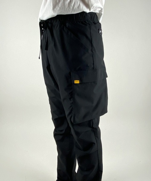 NUMBER (N)INE(ナンバーナイン)の「TAPERED ASYMMETRIC POCKET DRAWSTRING CARGO TROUSERS / アシンメトリックポケット テーパードカーゴパンツ(カーゴパンツ・メンズ・ブラック/オリーブ・2/4/3)」の7枚目の写真