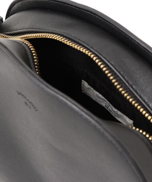 Samansa Mos2 blue（サマンサモスモスブルー）の「合皮ハーフムーンショルダー（ショルダーバッグ・レディース・グレー/ブラウン/ブラック・ﾌﾘ-）」の4枚目の写真