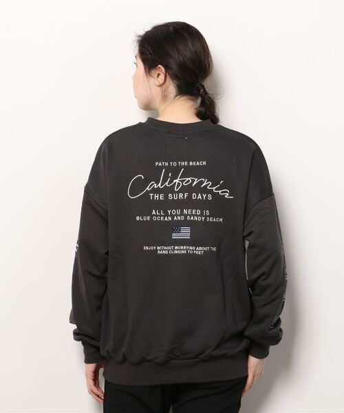 Mac-House（マックハウス）の「ビッグシルエット 刺繍 裏毛スウェットトレーナー（スウェット・レディース・ベージュ/ピンク/チャコール・フリー）」の10枚目の写真