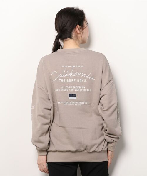 Mac-House（マックハウス）の「ビッグシルエット 刺繍 裏毛スウェットトレーナー（スウェット・レディース・ベージュ/ピンク/チャコール・フリー）」の13枚目の写真