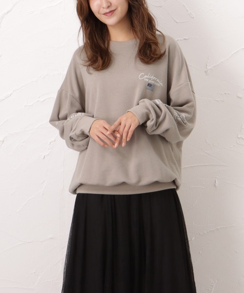 Mac-House（マックハウス）の「ビッグシルエット 刺繍 裏毛スウェットトレーナー（スウェット・レディース・ベージュ/ピンク/チャコール・フリー）」の3枚目の写真