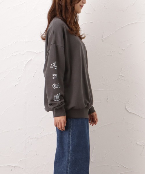 Mac-House（マックハウス）の「ビッグシルエット 刺繍 裏毛スウェットトレーナー（スウェット・レディース・ベージュ/ピンク/チャコール・フリー）」の16枚目の写真