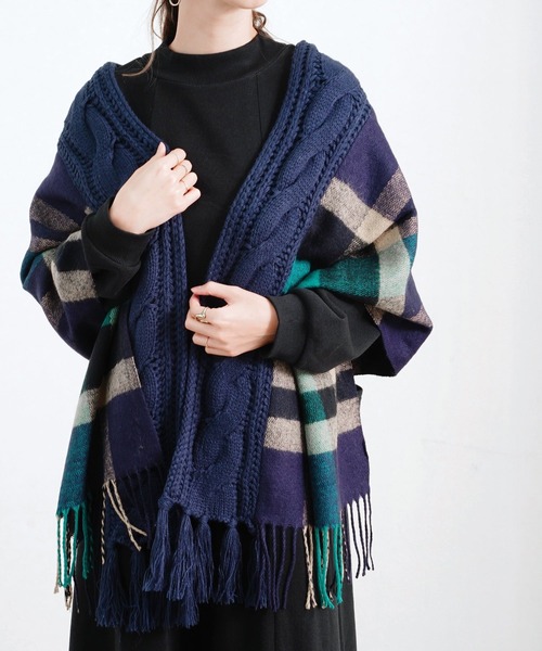 Fizz（フィズ）の「【Fizz/フィズ】　ケーブル×チェック異素材MIXマフラー（マフラー・レディース・ベージュ系/ブルー系/レッド系・FREE）」の2枚目の写真