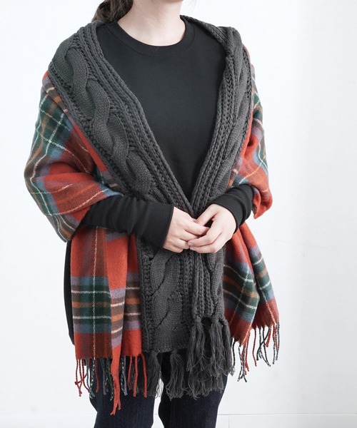 Fizz（フィズ）の「【Fizz/フィズ】　ケーブル×チェック異素材MIXマフラー（マフラー・レディース・ベージュ系/ブルー系/レッド系・FREE）」の3枚目の写真