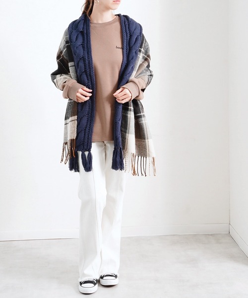 Fizz（フィズ）の「【Fizz/フィズ】　ケーブル×チェック異素材MIXマフラー（マフラー・レディース・ベージュ系/ブルー系/レッド系・FREE）」の17枚目の写真