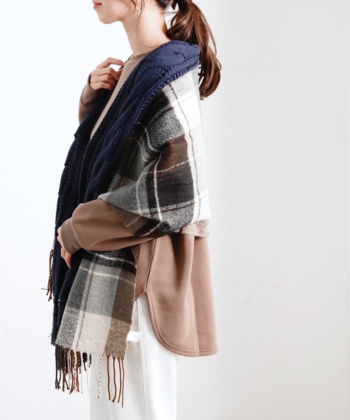 Fizz（フィズ）の「【Fizz/フィズ】　ケーブル×チェック異素材MIXマフラー（マフラー・レディース・ベージュ系/ブルー系/レッド系・FREE）」の7枚目の写真