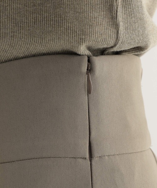 新品Babyloneデザインタックフレアパンツ BABYLONE（バビロン）の「BABYLONE / デザインタックフレア