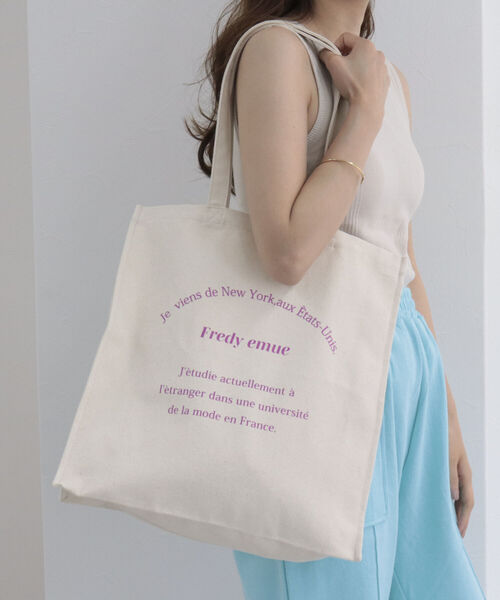 fredy emue（フレディエミュ）の「[新色追加]emue ロゴトートバッグ（トートバッグ・レディース・ベージュ/オフホワイト/ブルー/イエロー/ピンク/ラベンダー/ホワイト系その他4・FREE）」の2枚目の写真