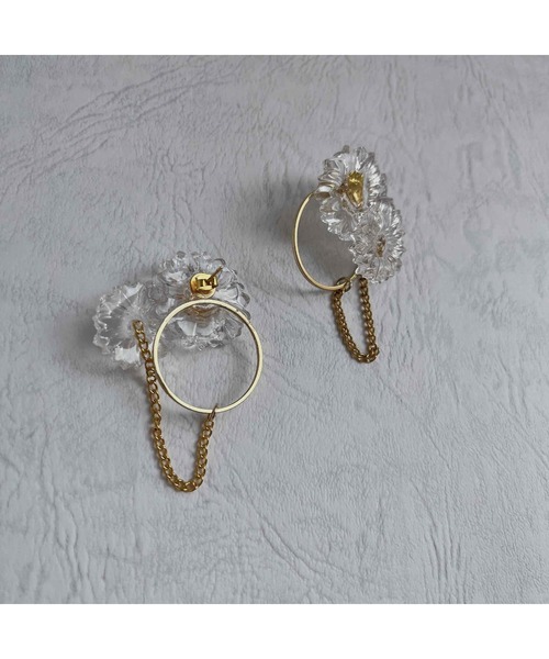 tone(トーン)の「【Merror】【Merror】2つ花モチーフの揺れチェーンピアス(MA)(ピアス(両耳用)・レディース・その他・FREE)」の5枚目の写真