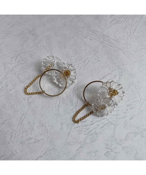 tone(トーン)の「【Merror】【Merror】2つ花モチーフの揺れチェーンピアス(MA)(ピアス(両耳用)・レディース・その他・FREE)」の4枚目の写真