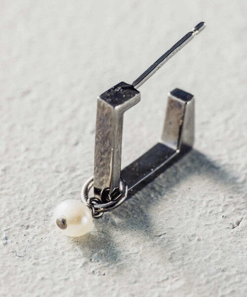 and cloud（アンドクラウド）の「○Pearl 2way Square Pierce / Single（ピアス（片耳用）・レディース・ブラック/シルバー/イエローゴールド・FREE）」の6枚目の写真
