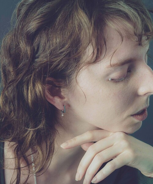 and cloud（アンドクラウド）の「○Pearl 2way Square Pierce / Single（ピアス（片耳用）・レディース・ブラック/シルバー/イエローゴールド・FREE）」の9枚目の写真