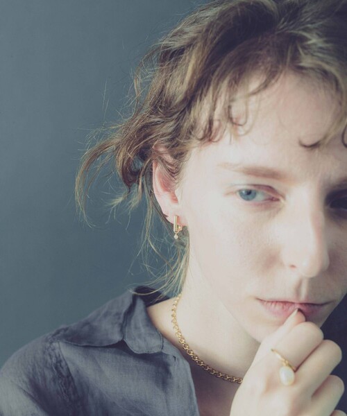 and cloud（アンドクラウド）の「○Pearl 2way Square Pierce / Single（ピアス（片耳用）・レディース・ブラック/シルバー/イエローゴールド・FREE）」の12枚目の写真