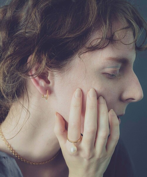 and cloud（アンドクラウド）の「○Pearl 2way Square Pierce / Single（ピアス（片耳用）・レディース・ブラック/シルバー/イエローゴールド・FREE）」の13枚目の写真
