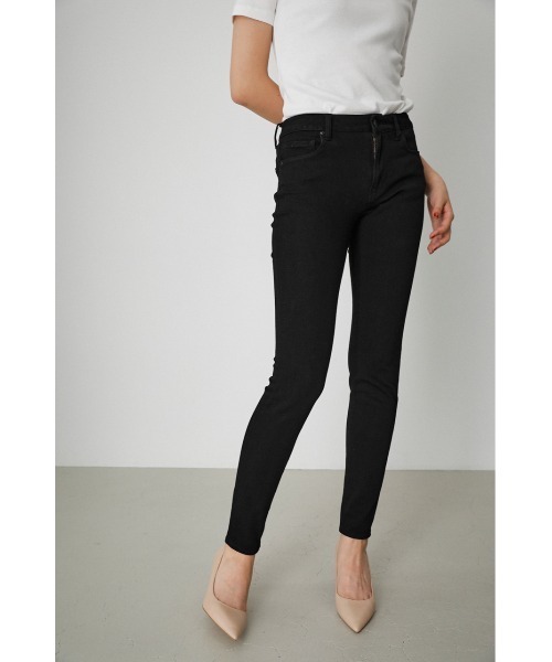 AZUL by moussy(アズールバイマウジー)の「A PERFECT DENIM AIR /アパーフェクトデニムエアー(デニムパンツ・レディース・ブラック/ダークブルー/ブルー・LARGE/MEDIUM/XX-SMALL/X-LARGE/X-SMALL/SMALL)」の5枚目の写真