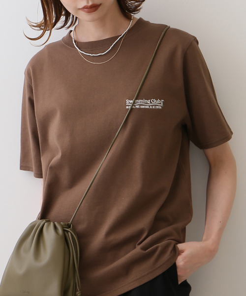 SLOBE IENA(スローブイエナ)の「Swimming Club TEE(Tシャツ/カットソー・レディース・ブラウン/サックスブルー・FREE)」の2枚目の写真